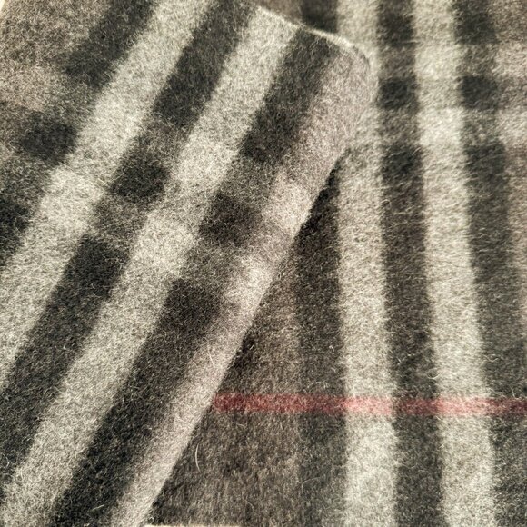 Burberry Cashmere Gray Plaid Print Made in Scotland Scarf - Picture 6 of 9